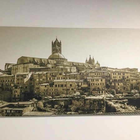 Casa Vittoria - A Pochi Passi Da Porta Romana Lägenhet Siena Exteriör bild