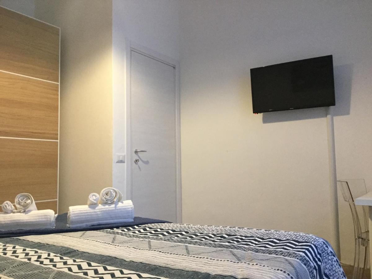 Casa Vittoria - A Pochi Passi Da Porta Romana Lägenhet Siena Exteriör bild